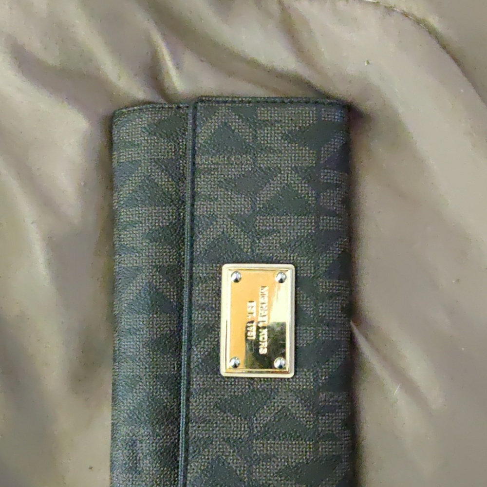Authentic MICHAEL KORS wallent